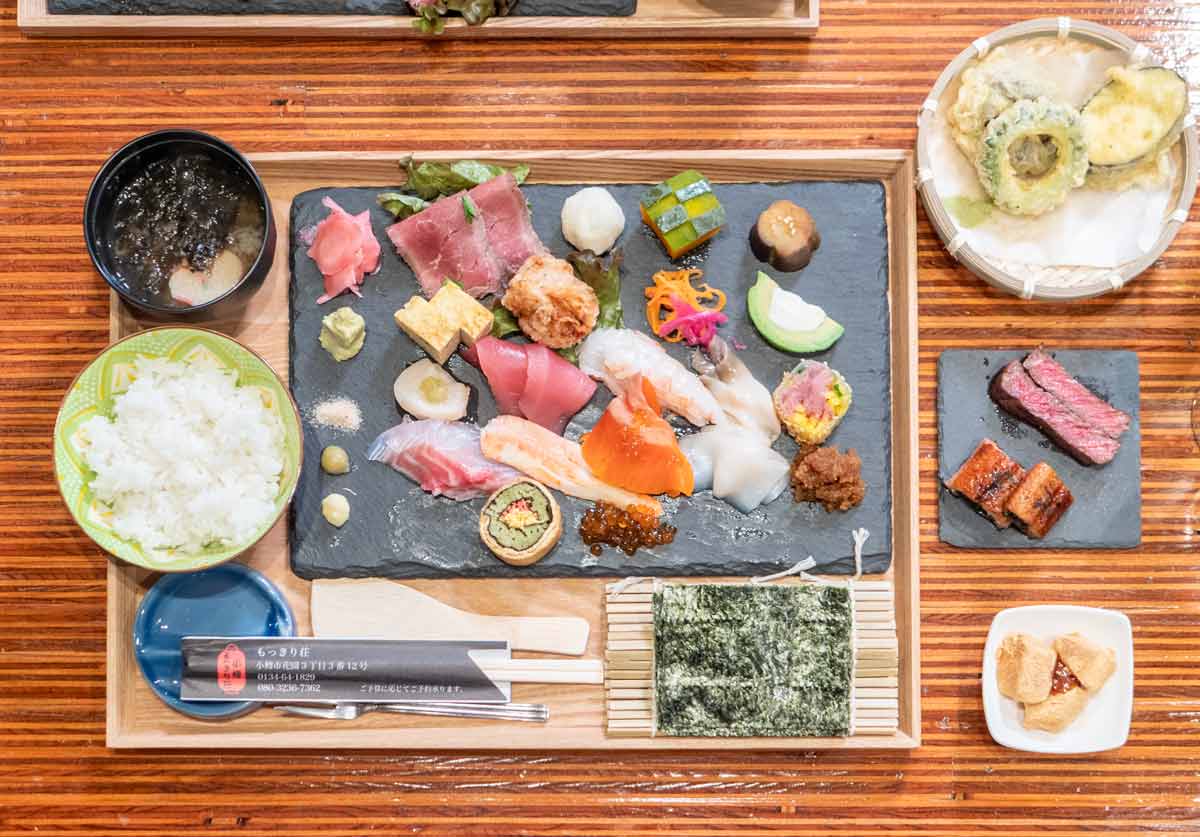 A Luxurious Hand-Rolled Sushi Experiencewith Hokkaido's Freshest Ingredients & Local Rice.
