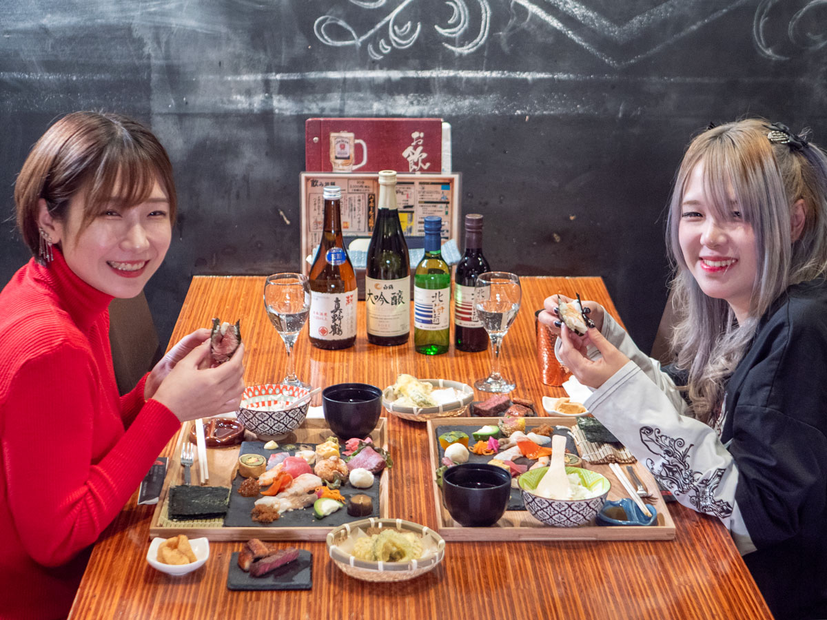 A Palette from Otaru's Sea, Creating 100 Different Smiles.